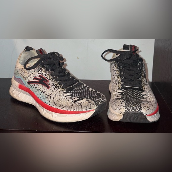 Women’s Athletic Shoes size 10.5 - Picture 1 of 6